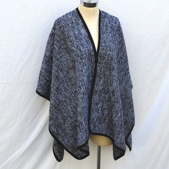 Ladies black and grey wrap with black piping, stylish and warm - Picture 8 of 8